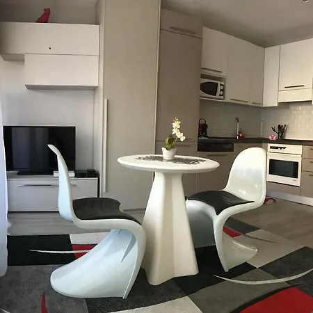 Royal Promenade Apartmán *